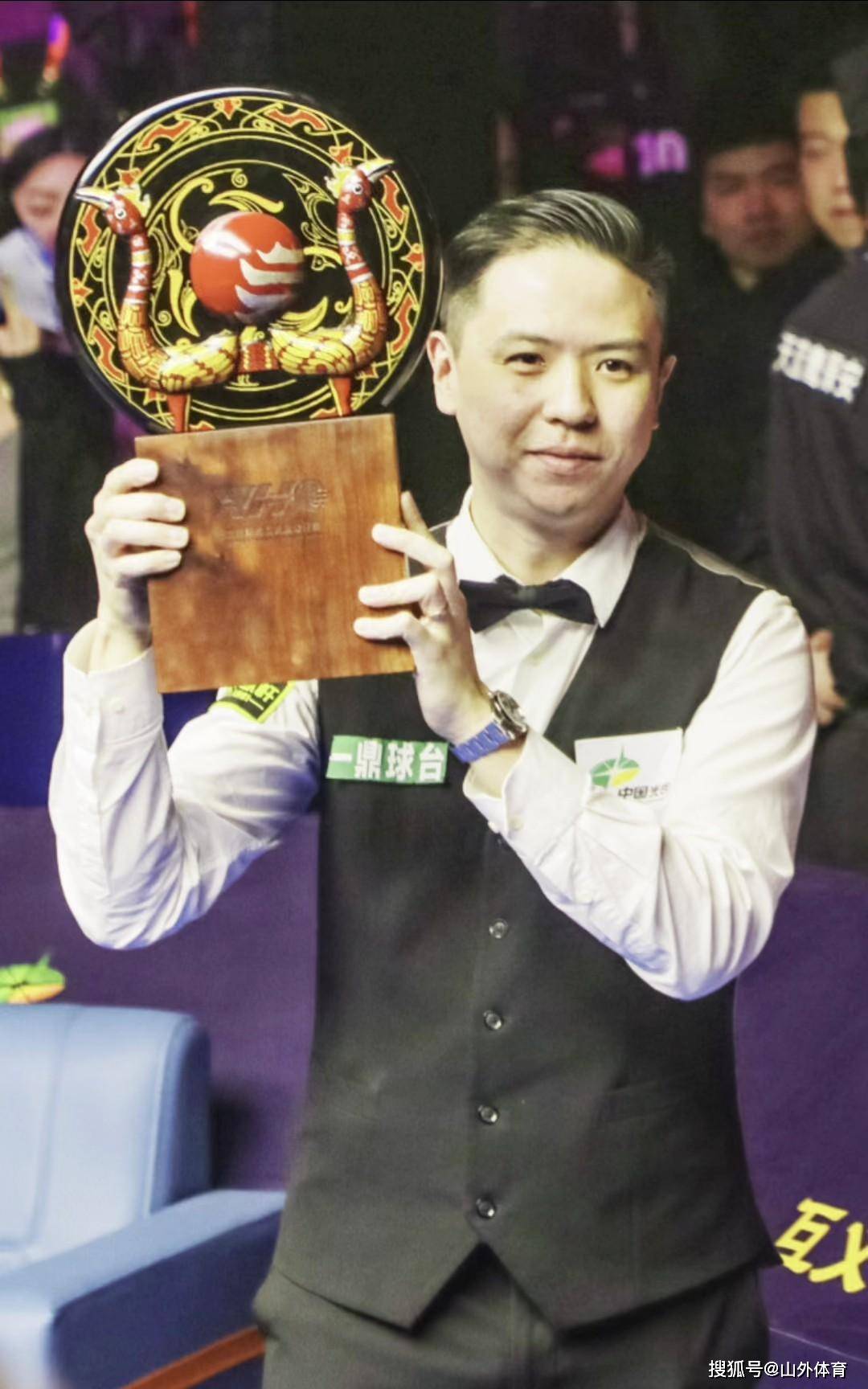 21 点保险陷阱：数学期望与情绪安慰之间的错位。（21点保险的误区：期望值与心理安慰的错位）